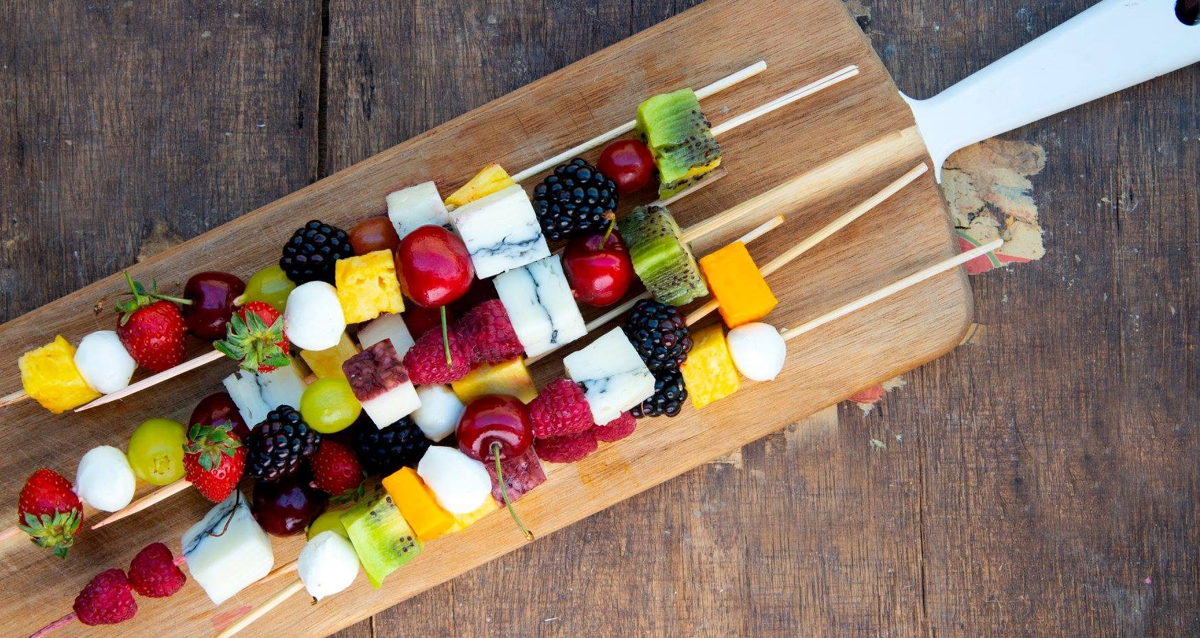 שיפודי פירות וגבינות