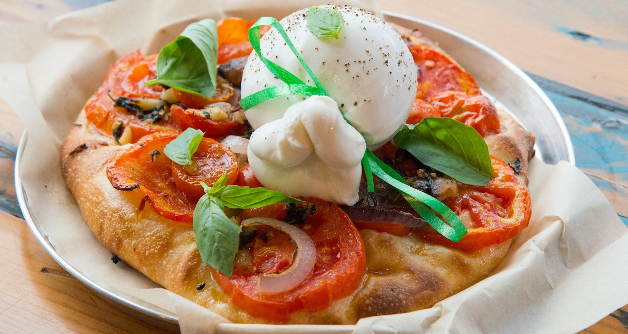 פוקאצה עם גבינת בוראטה