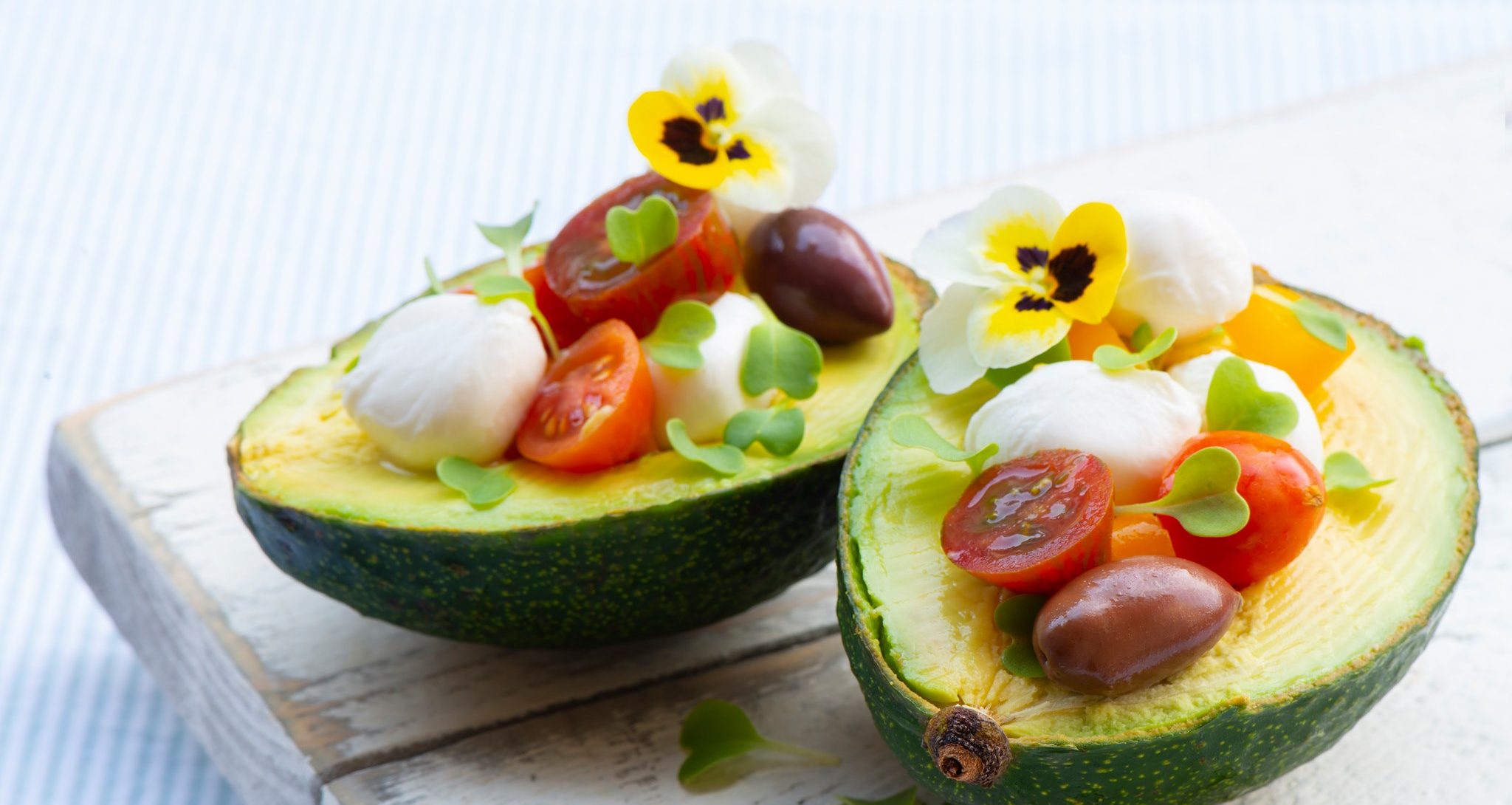 אבוקדו עם בייבי מוצרלה